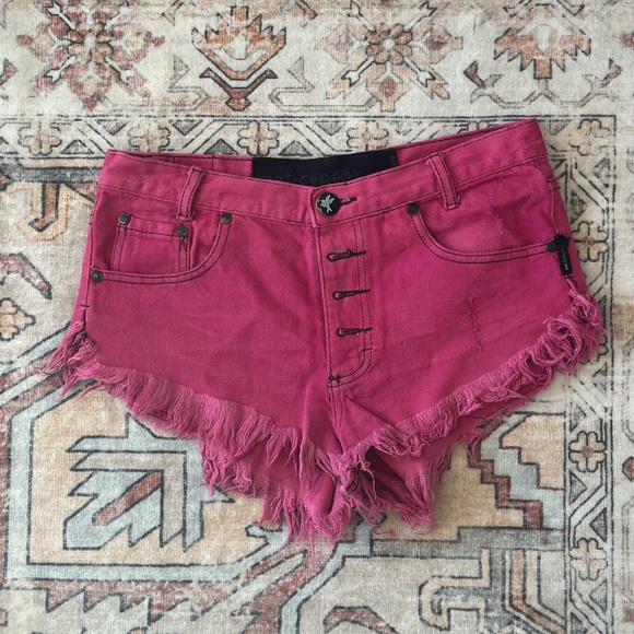 One Teaspoon PINK Denim Shorts 26 - Picture 1 of 3